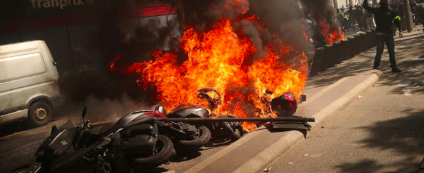 Yellow Vest protestors set fire to motorcycles in Paris during protests on Saturday following the Notre Dame fire earlier that week. Photo: Francisco Seco/ AP