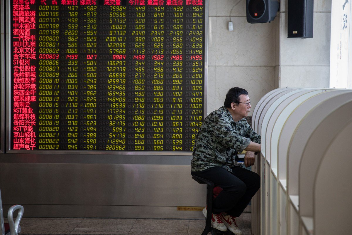 Chinese Stock Fell Across the Board on Monday Photo: EPA