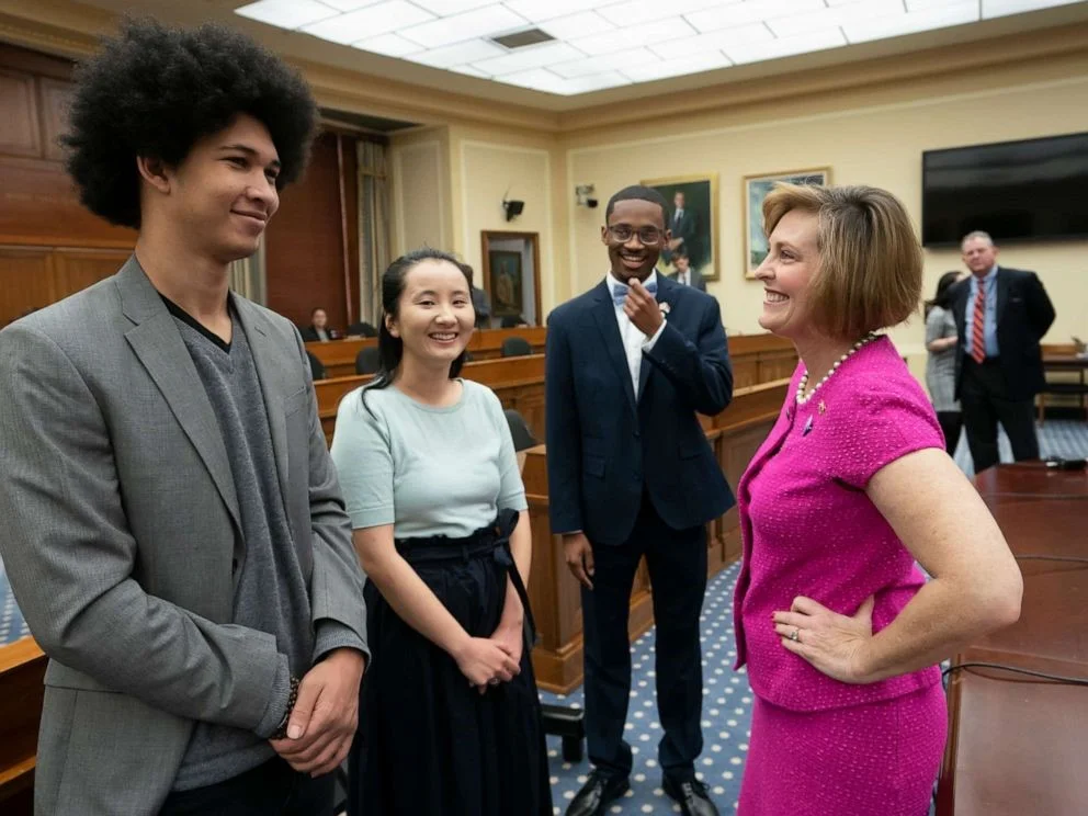 Florida Democratic Representative Kathy Castor talking with youth climate activists the day of the Climate Crisis Hearing. Photo J. Scott Applewhite/ ABC News
