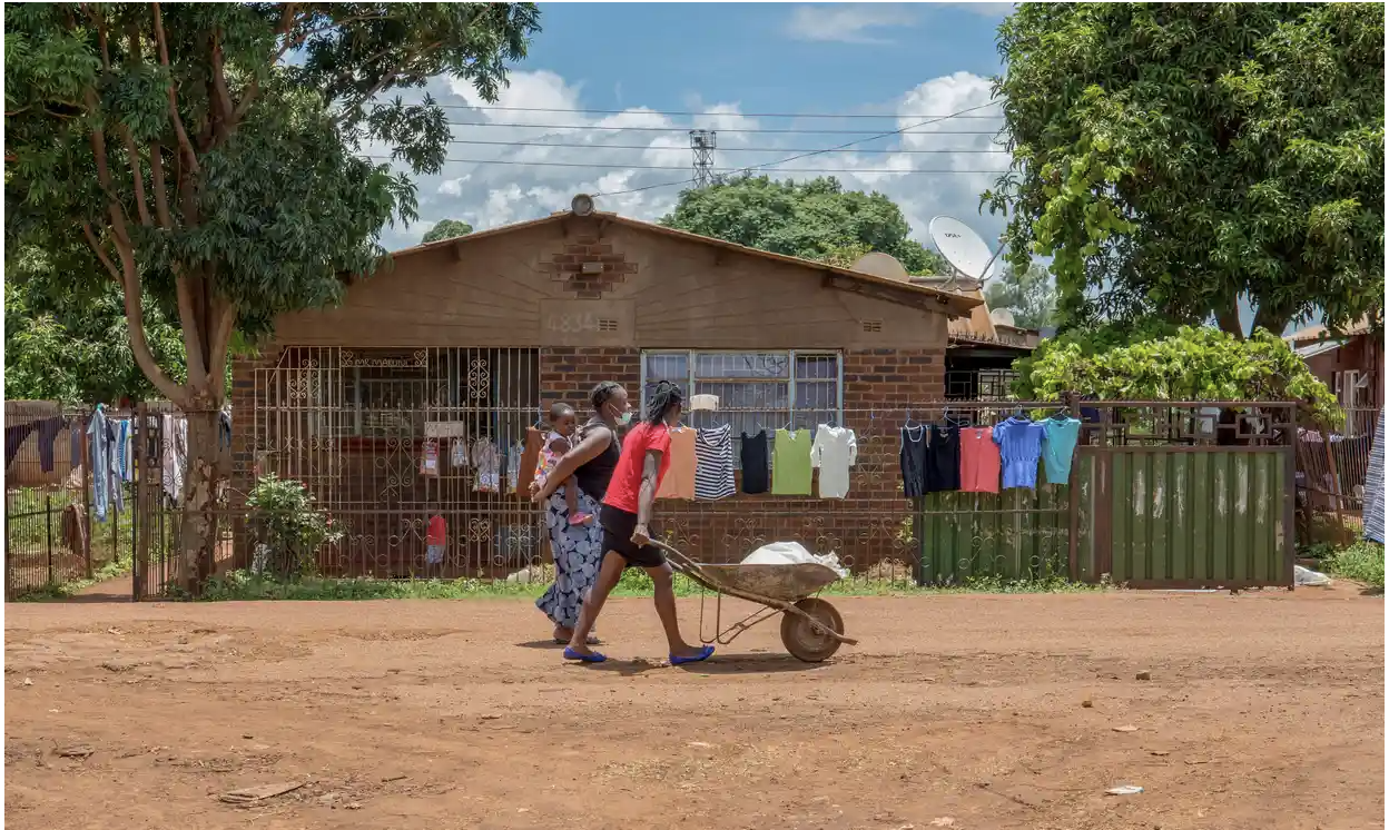 Women in Kuwadzana, Zimbabwe, a town overrun with drug problems. Photo: Cynthia Matonhodze - The Guardian