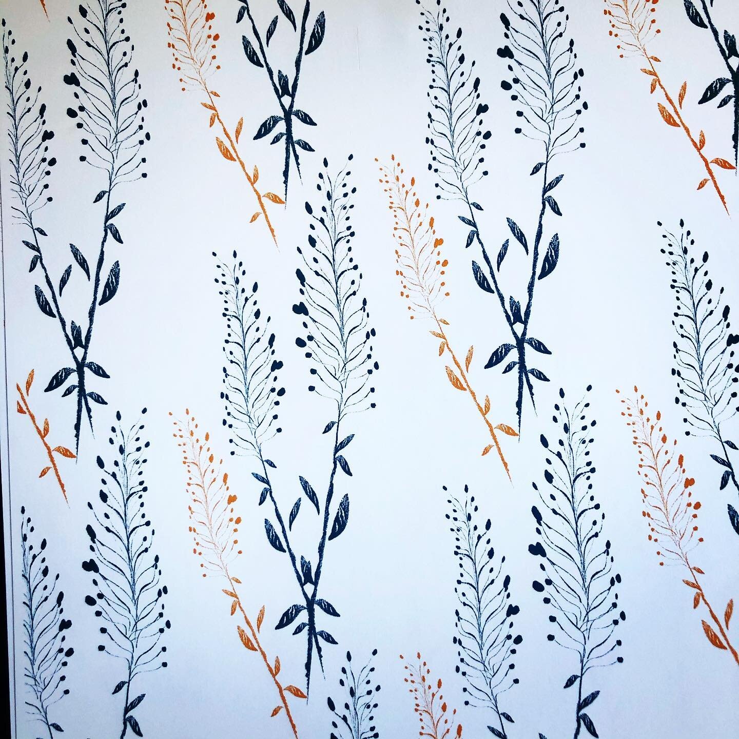 I&rsquo;m working on a new print ✨ based on the gorgeous, delicate, foliage spray called &ldquo;Thlaspi&rdquo;or &ldquo;Pennycress&rdquo; 
Just playing around with colour ways and repeats....🌿🌿

#patternmaking #printmaking #potatoprint