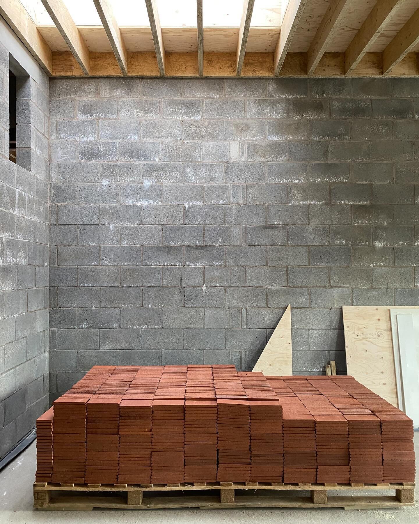 Approximately 3000 quarry tiles laid by our own fair hands! 
An epic and challenging process but delighted with the results.

#ketleybrick #quarrytiles #workinprogress #irisharchitecture #northernirisharchitecture #selfbuildireland #belfast #renovati