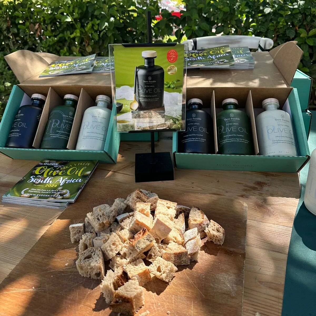A sneak peak of the @terre.paisible table at the @laborieestate olive festival last weekend. Featured is our 2024 EVOOSA Guide.
