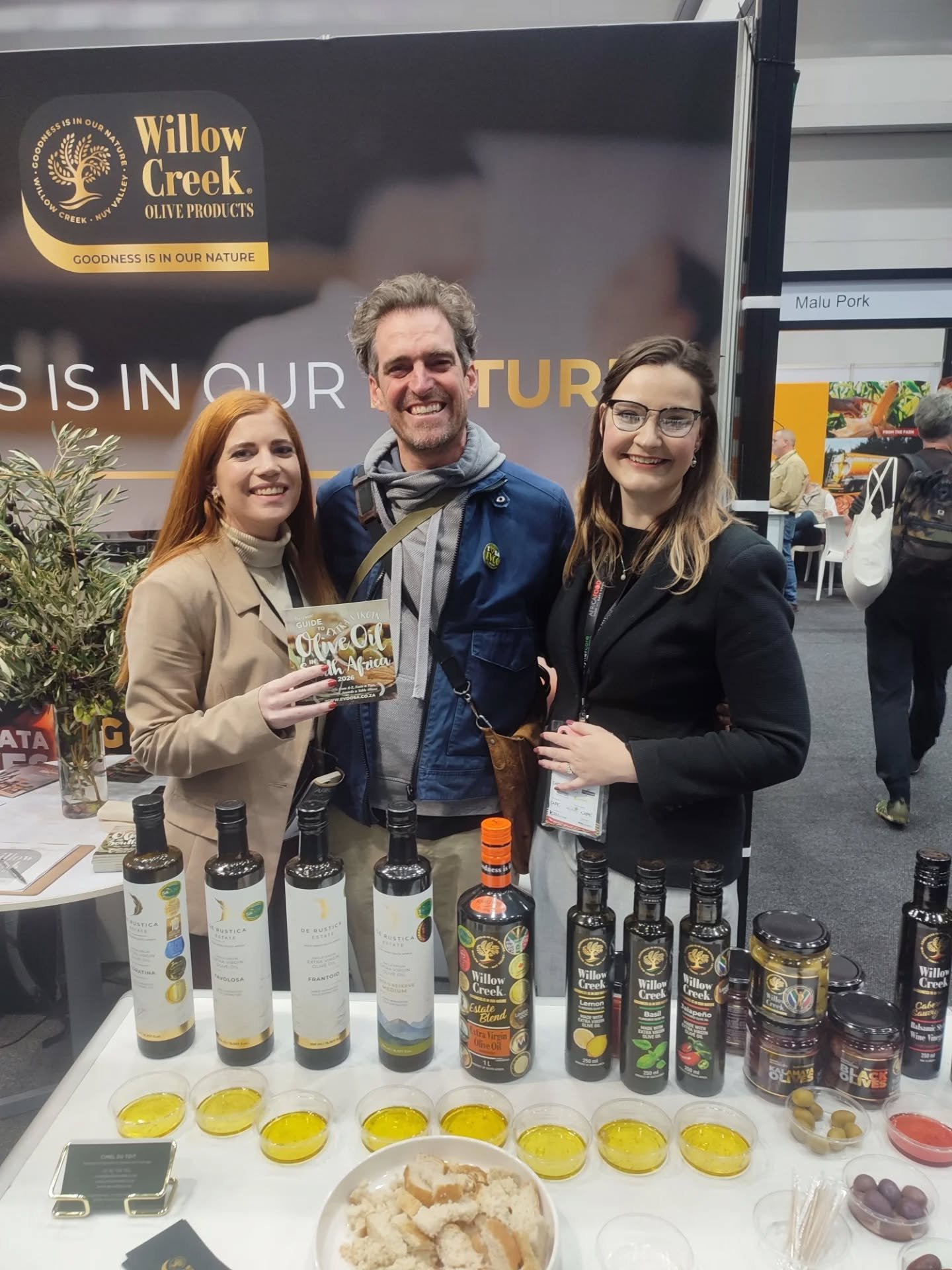 Today we spent time at @theafricafoodshow in Cape Town, meeting some of the producers behind South Africa's extra virgin olive oils.

Every bottle has a story, and every producer brings something unique to our olive industry. It was inspiring to conn