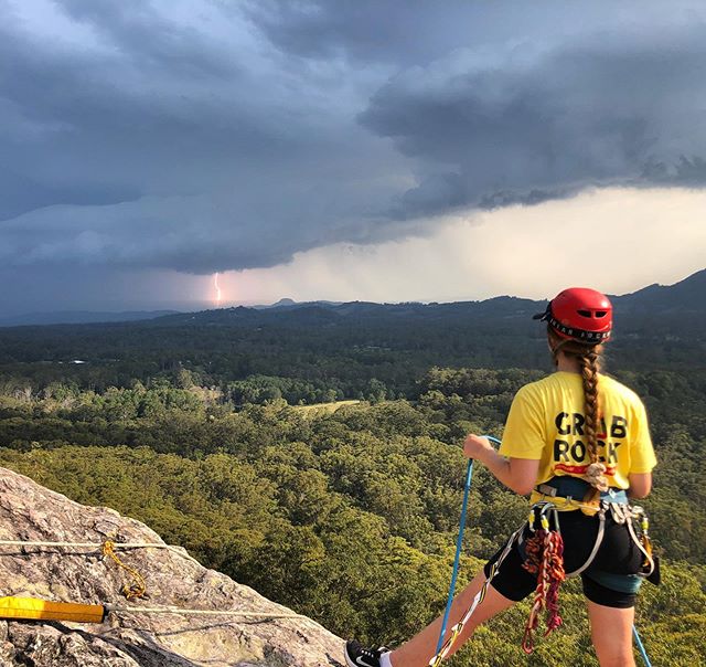 Watching the lightning roll past is sick!! @nicole__christen @jeanninetschuor @meli_na.01 @seli_1204 #rockclimbing #abseiling #fathersday #familyday #familydayout❤️ #visitnoosa #visitsunshinecoast #outdoor #outdooradventures #giftideas #noosa #queens