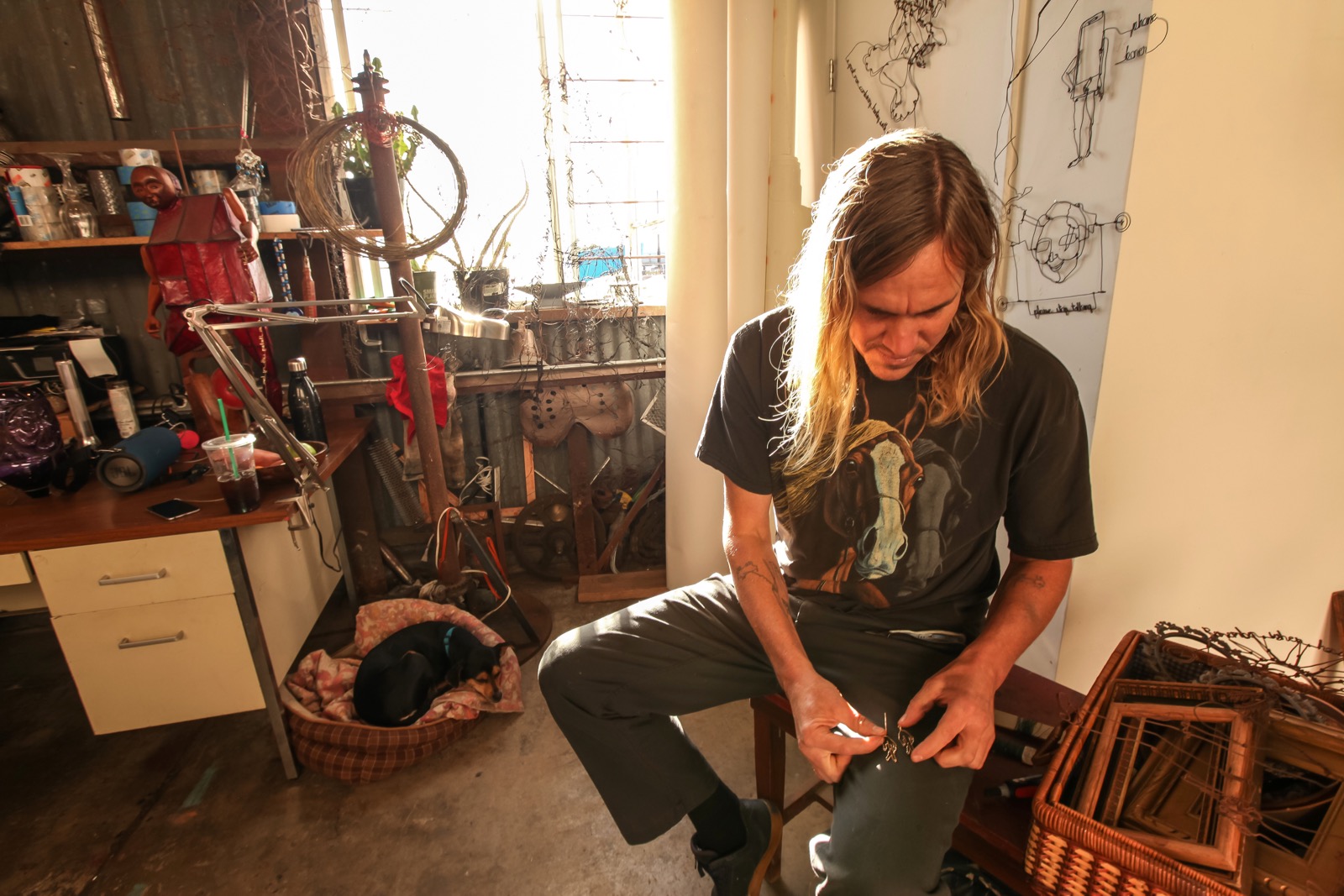 Image: 111minnagallery.com (The Artist in his Glashaus studio)