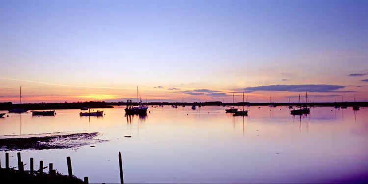 Sunset-on-river-alde-in-suffolk-with-boats-2.jpg