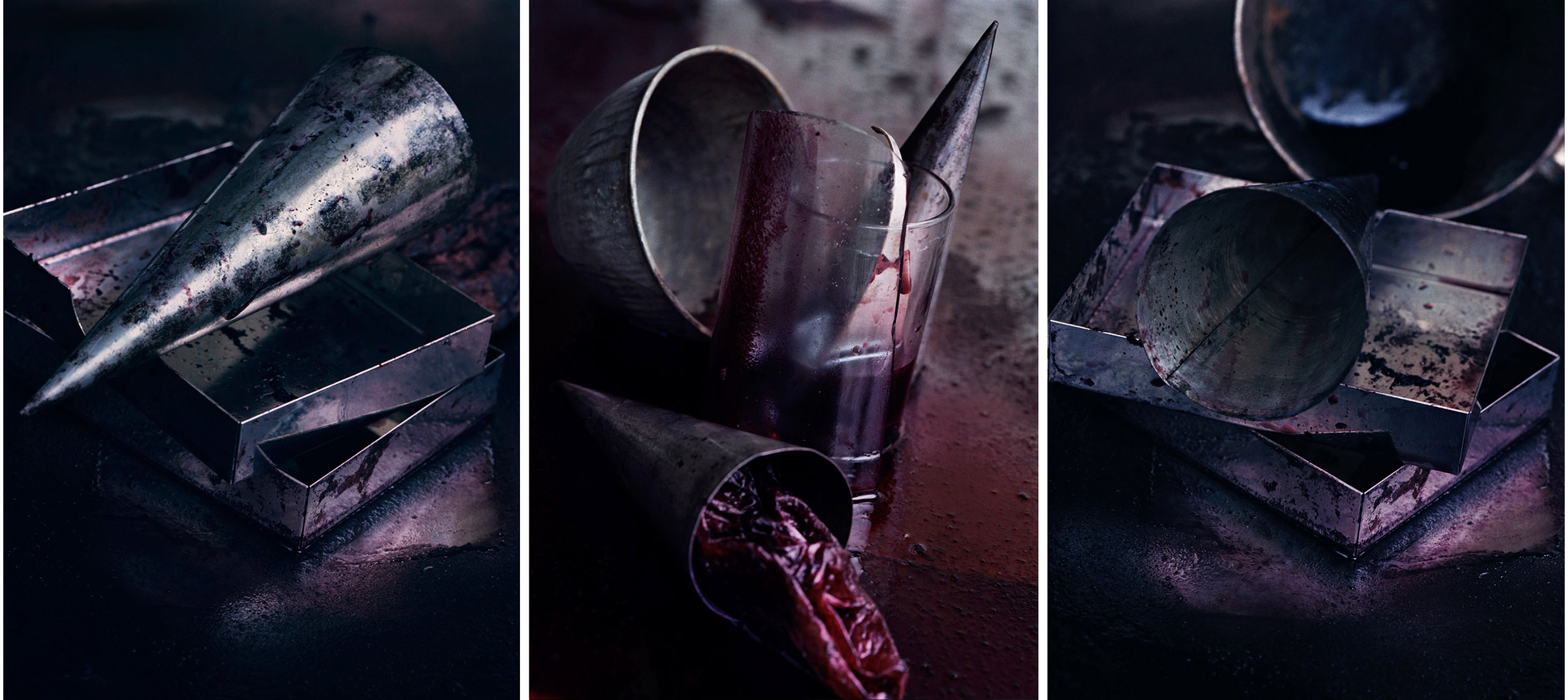Blood Triptych N°5, 2000/2014 Tirages gélatino argentique, 3 panneaux 144 x 104 cm chacun | Gelatin silver prints, 3 panels 56,69 x 40,94 inches each 3/4
