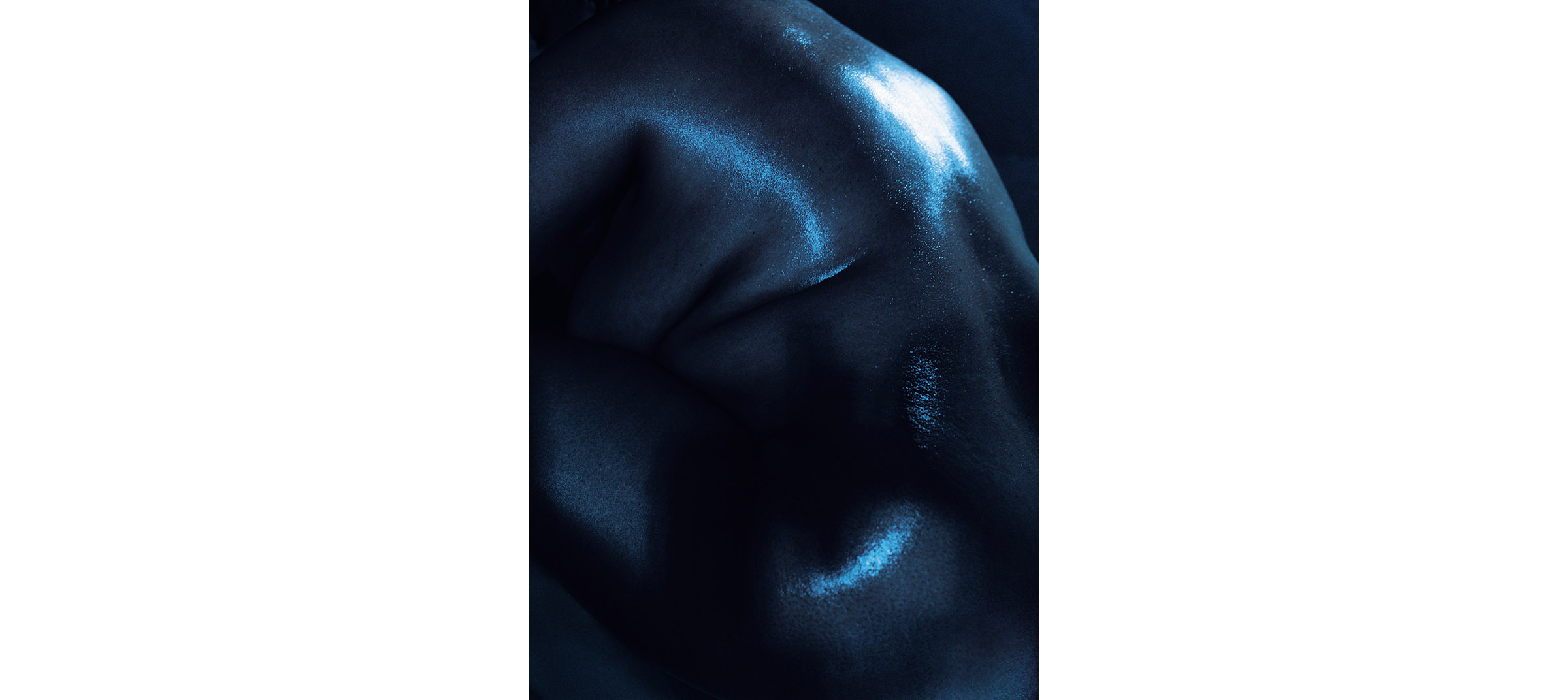   Blue Nudes  Untitled N°7, 2005 Tirage gélatino argentique, 144 x 104 cm | Gelatin silver print 56,59 x 40,94 inches  4/5 