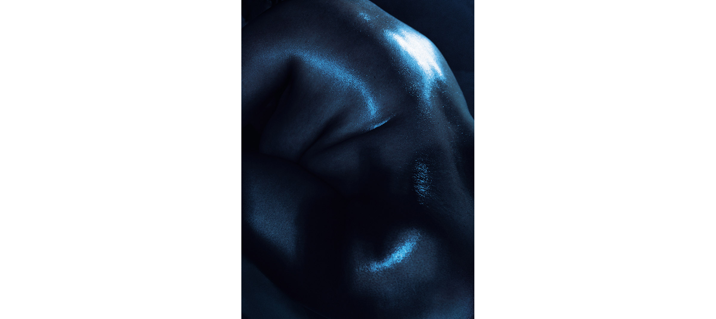 Blue Nudes Untitled N°7, 2005 Tirage gélatino argentique, 144 x 104 cm | Gelatin silver print 56,59 x 40,94 inches 4/5