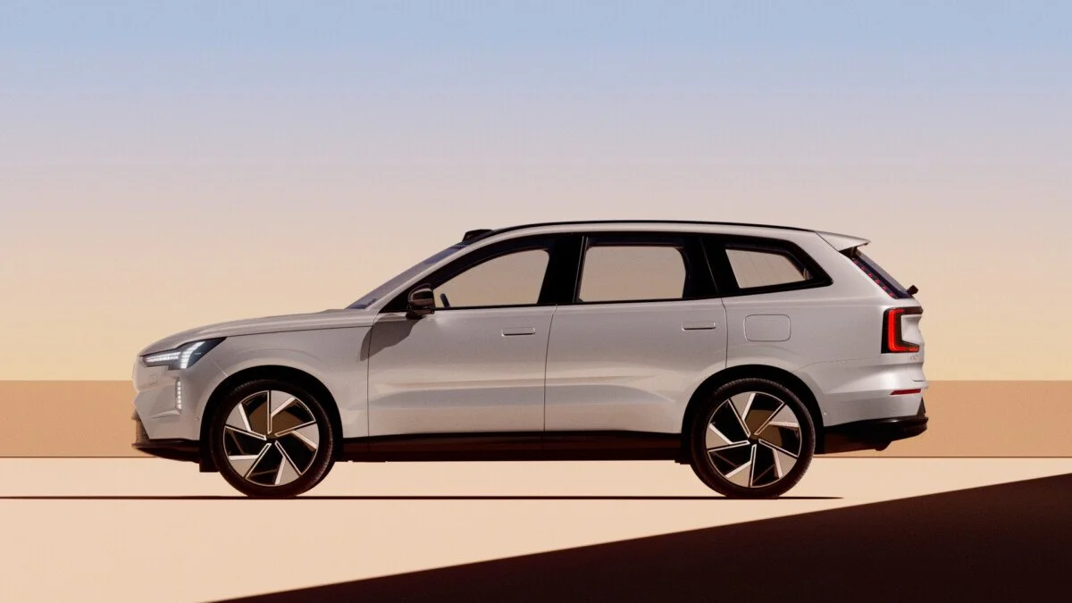 MvsM_EX90_Volvo_02_01.jpg