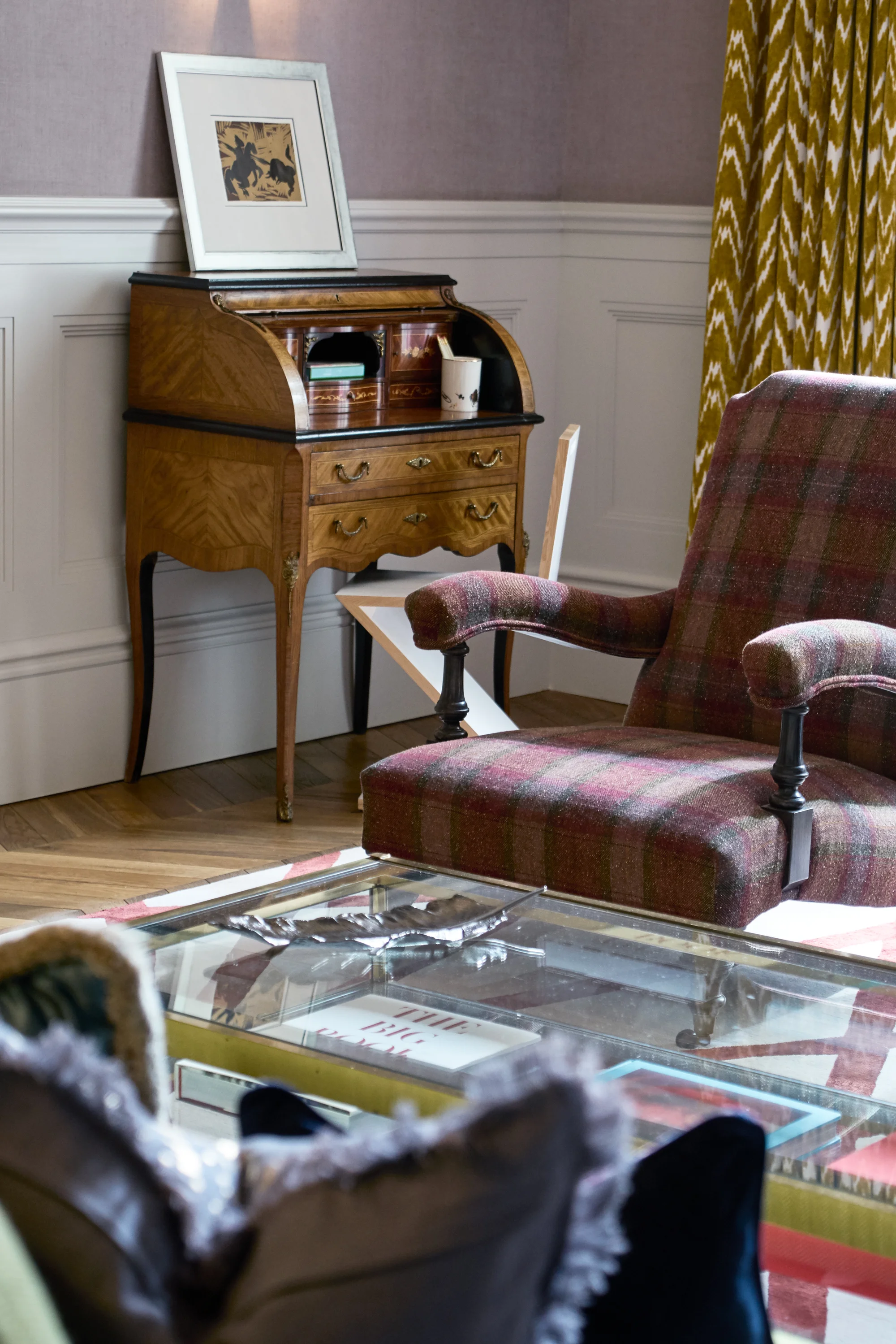  Design elements that went into achieving the balance of Patrician prepster and unexpected Notting Hill chic; texture, wovens, wood panelling and mouldings, symmetry, trellising and statement floors to name a few! 