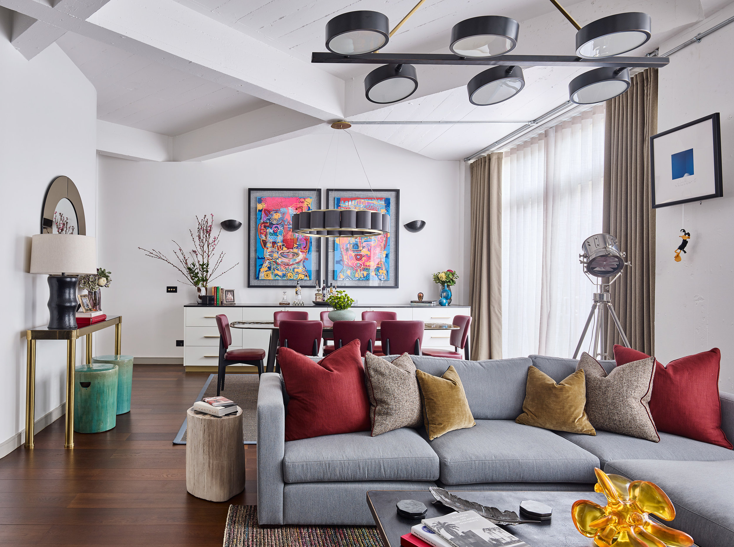 The client’s abstract paintings from Bangkok was the starting point of the interior design. We elevated the artwork to become the focal point of the apartment.