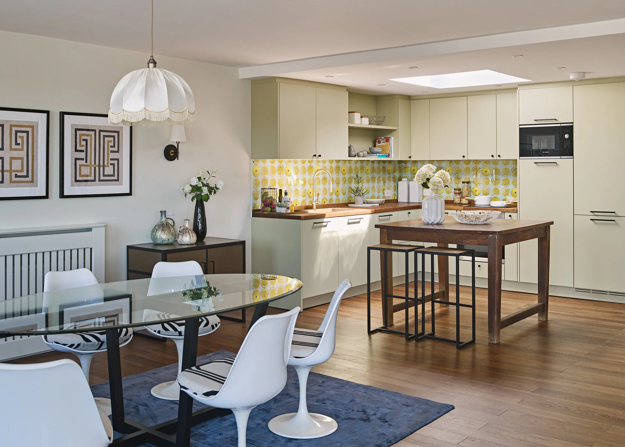  Studio L worked with Decoroom to help speedily stage the home just as the 2020 lockdown was easing to hit the market just right.      