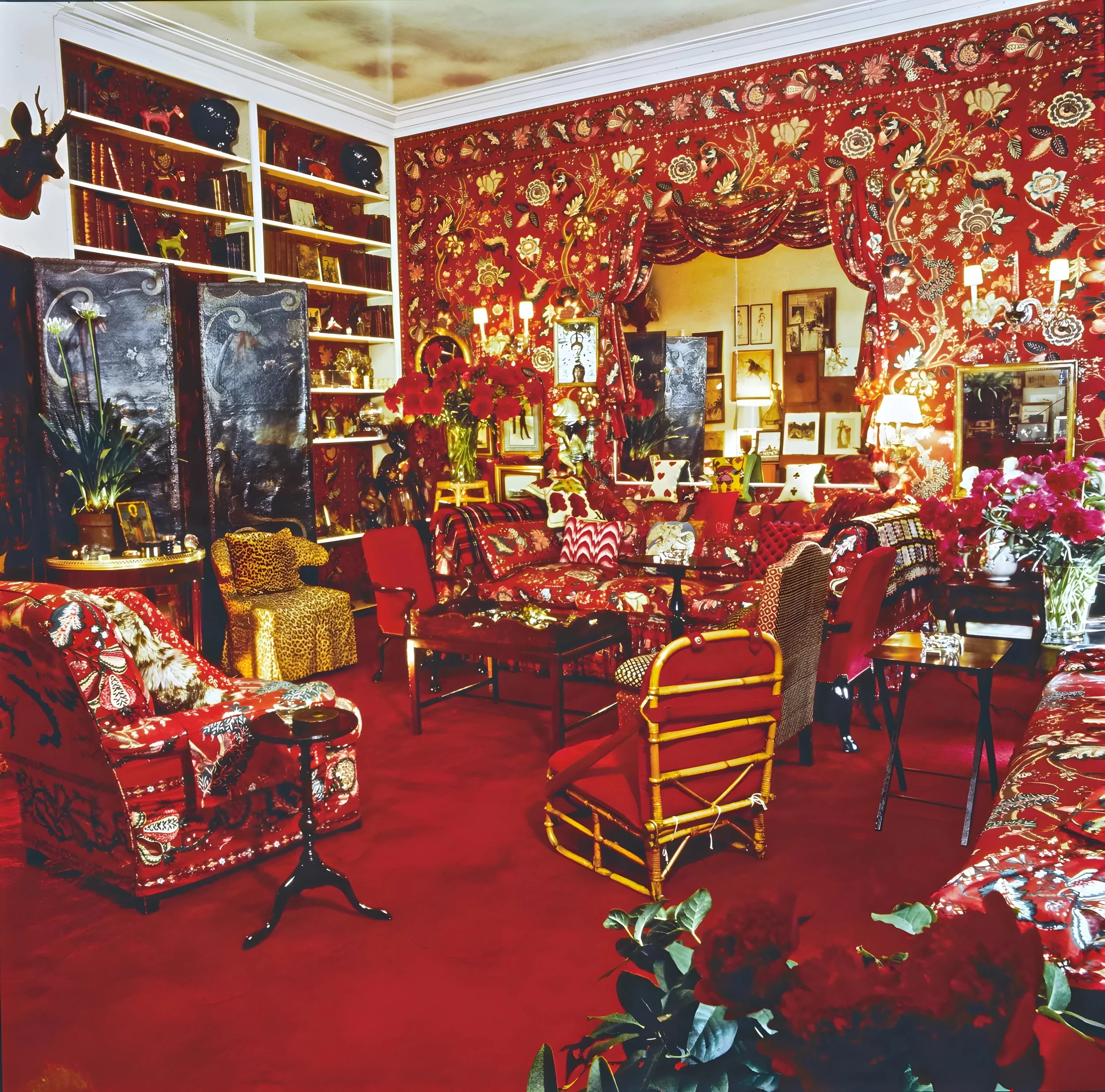  Diana Vreeland's "Garden in Hell" apartment is actualised. 