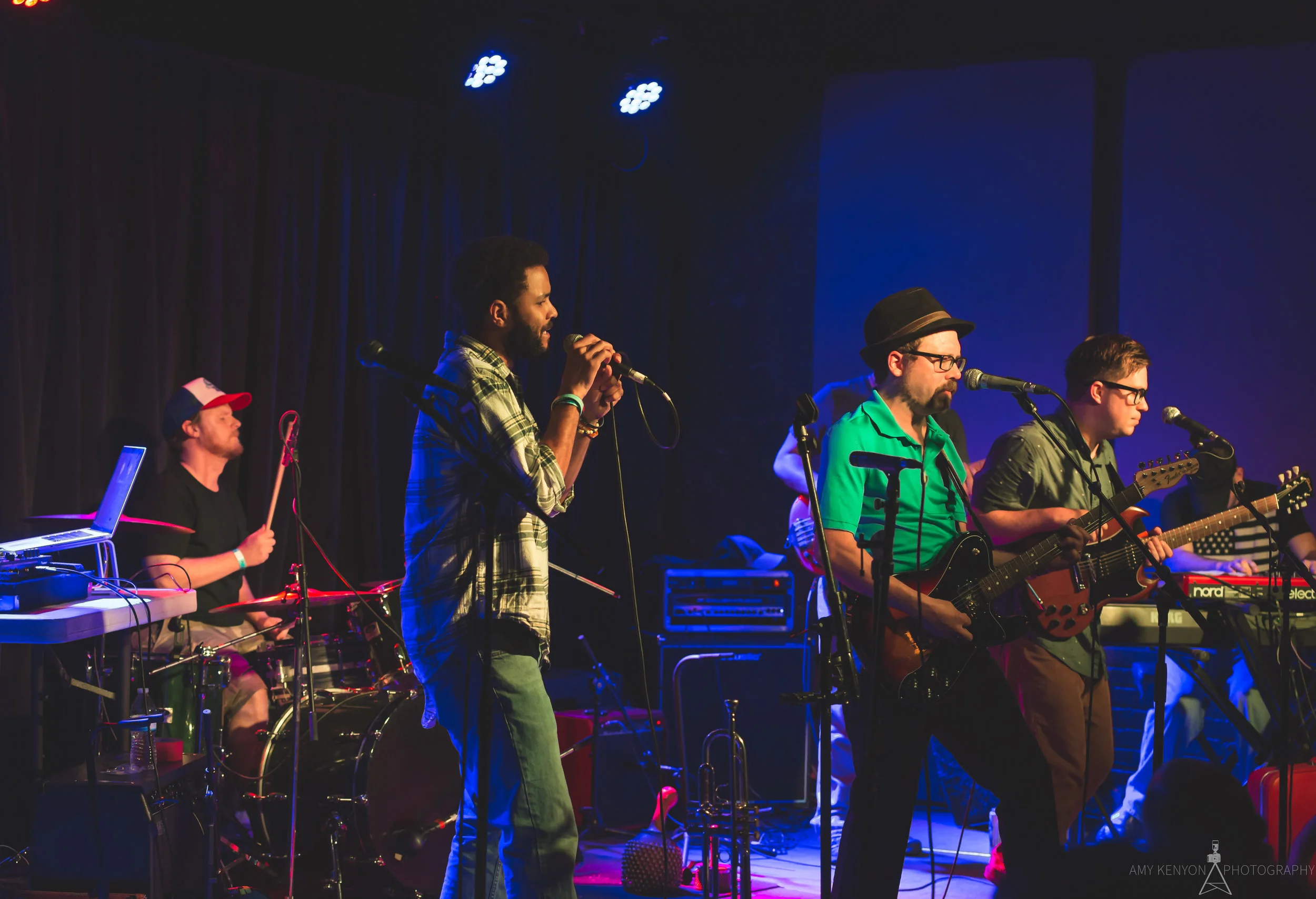 THE COMMUNICATORS Present: The Legends of Music's Past
