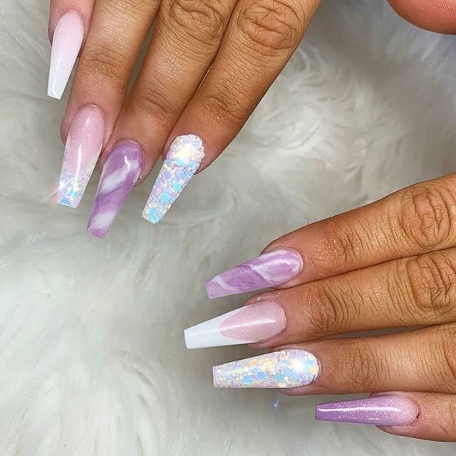 Hello my darlin's! 🦄
Birthday Vibes in full force for @zoeemacbraynee 
Happy Birthday to you 🎁🎉🎂
Nails created using @glitterbels 
Unicorn tears
Pink opal shimmer
Snowdrops white 
#nailday #instanails #nailgameproper #unicornnails #glitterbels #u
