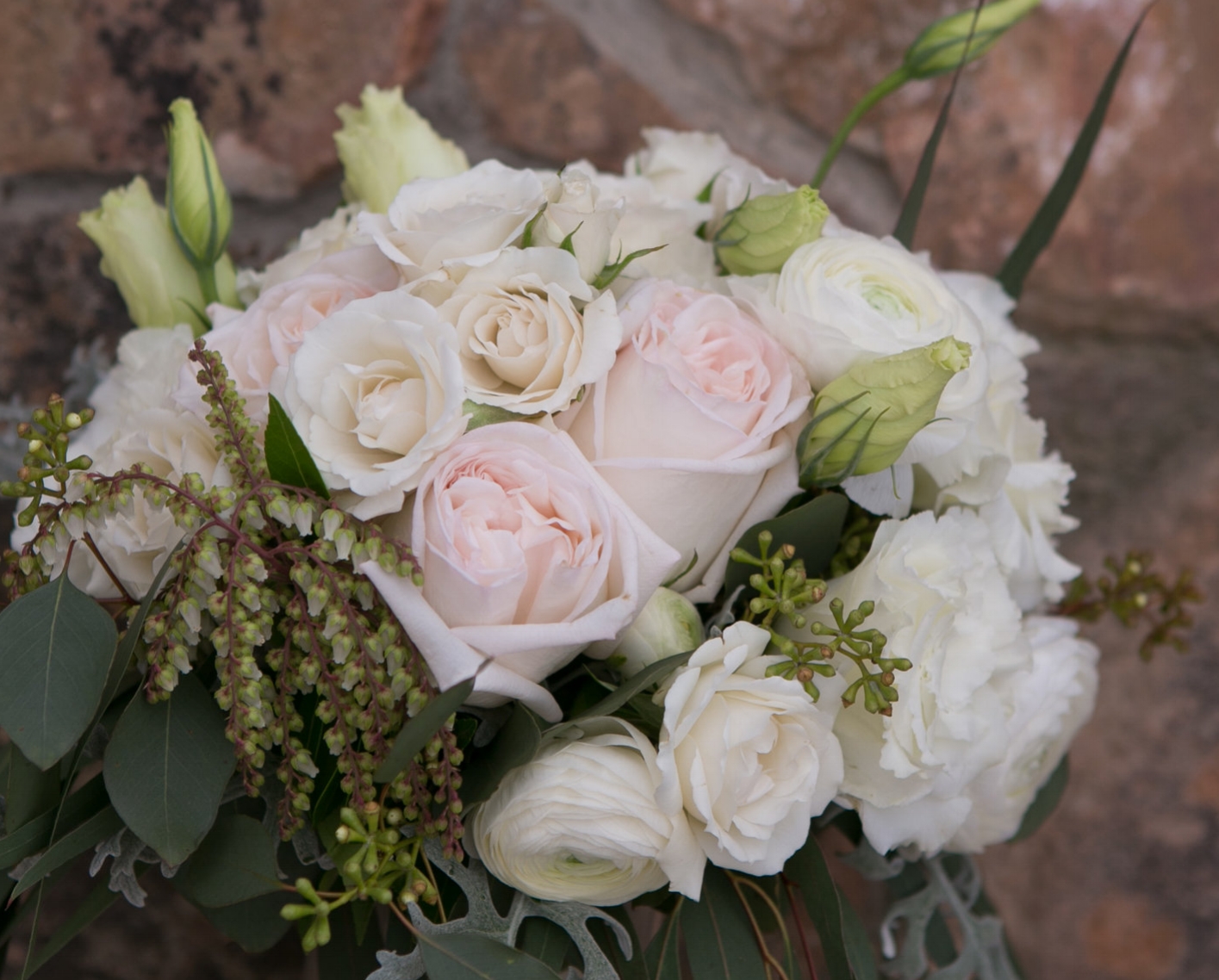 white wedding bouquet vail co