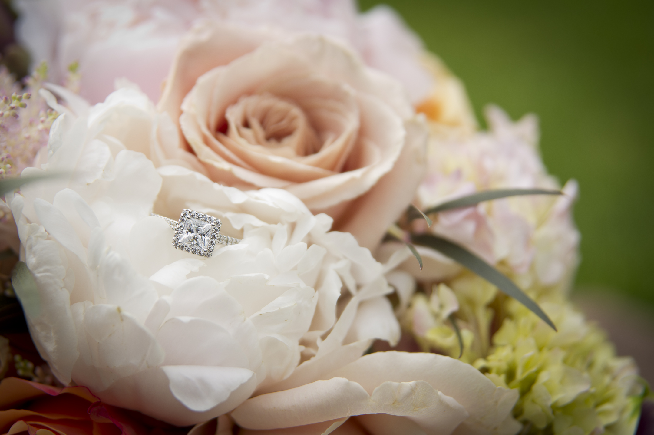 spring wedding bouquets