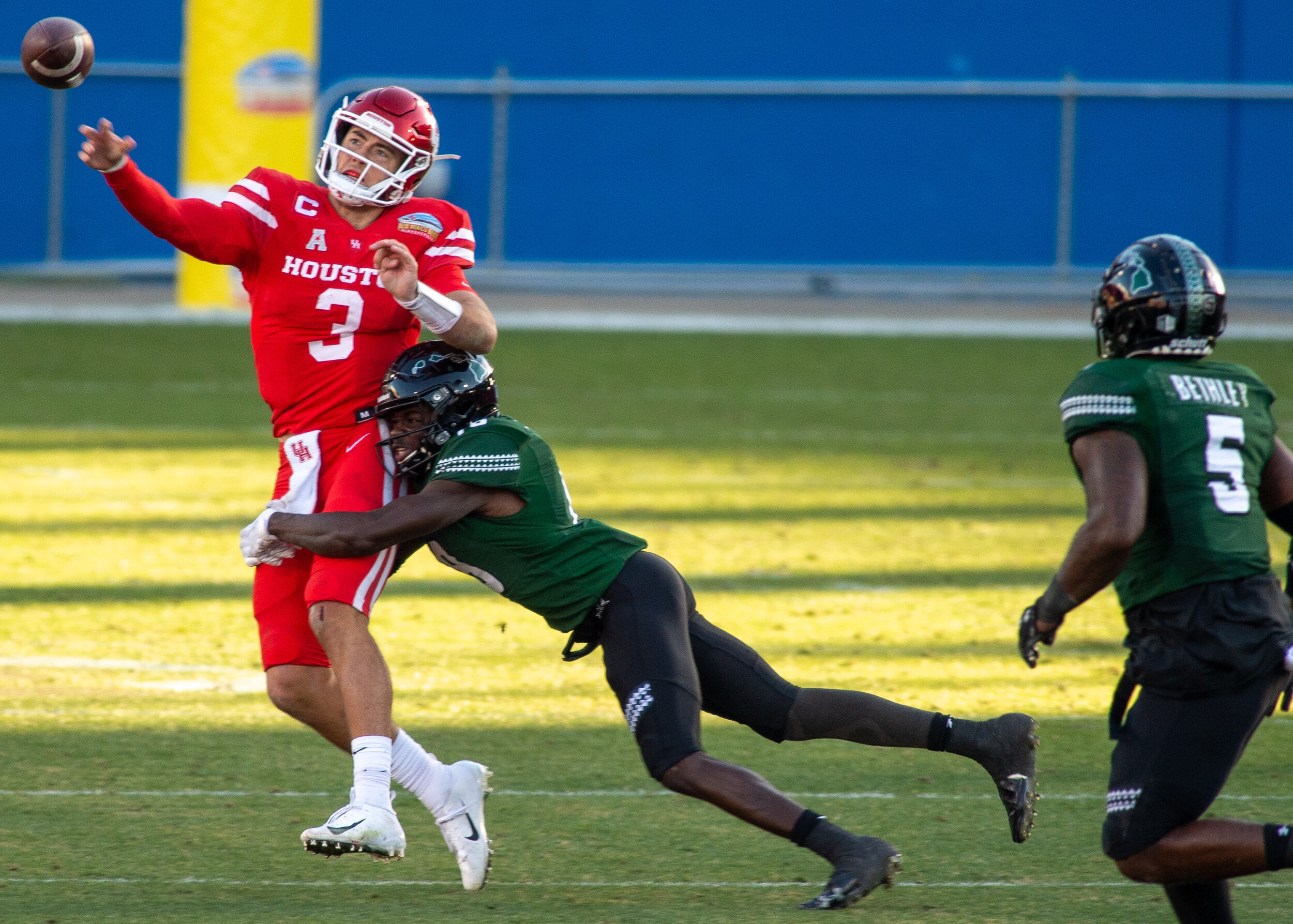  Hawaii’s Cortez Davis (18) tackles Houston’s Clayton Tune (3) during the 2020 New Mexico Bowl on Thursday, Dec. 24 at Toyota Stadium in Frisco, Texas. 