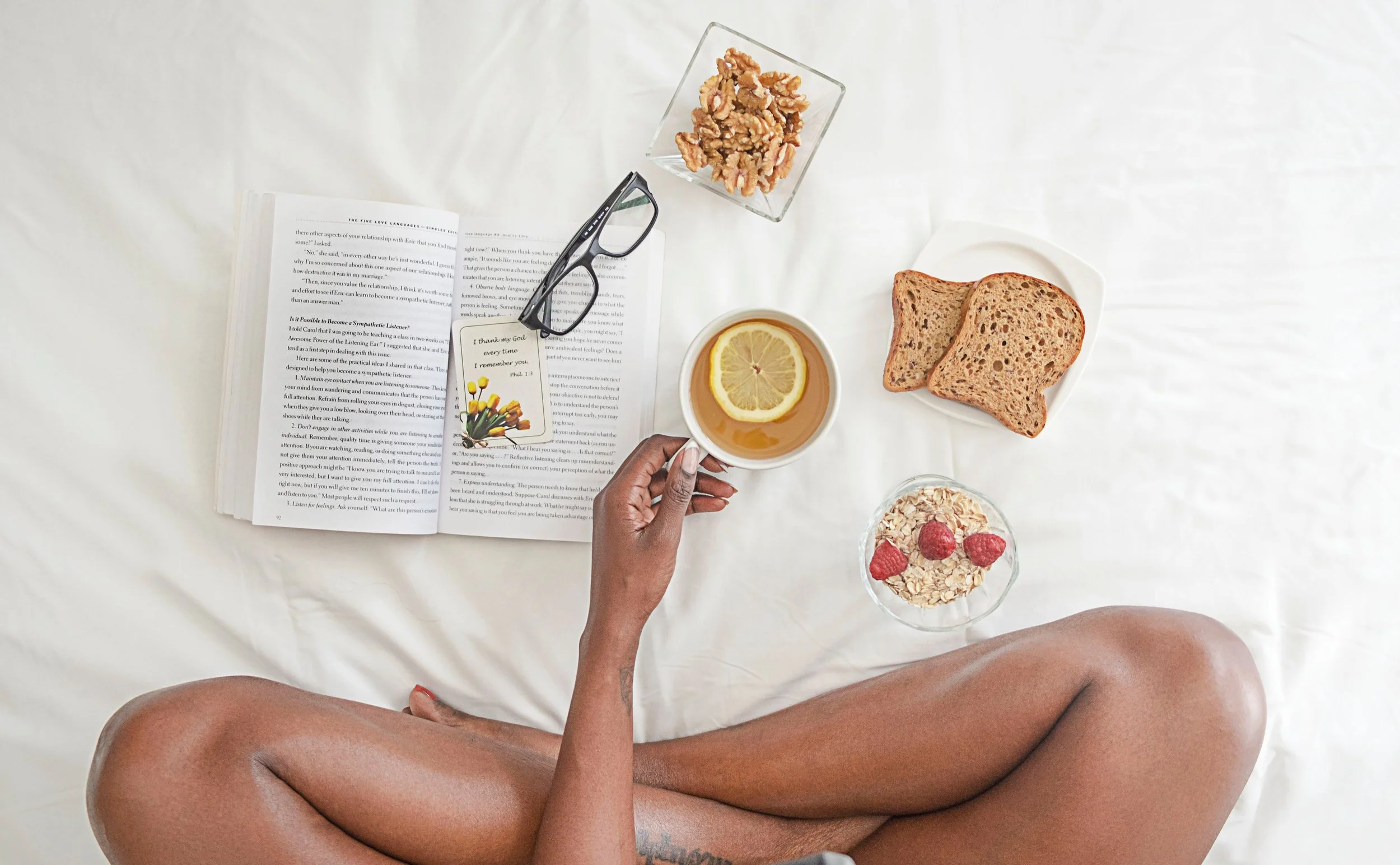 bed-book-breads-1065588.jpg