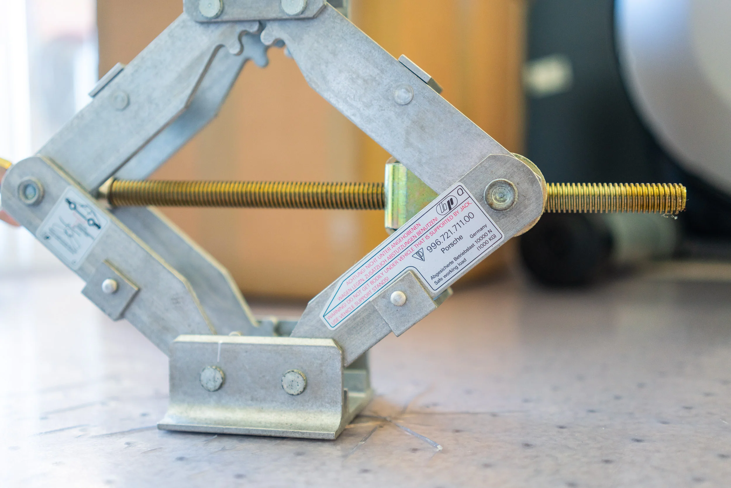 20190314-DSC05424-996-scissor-jack.jpg