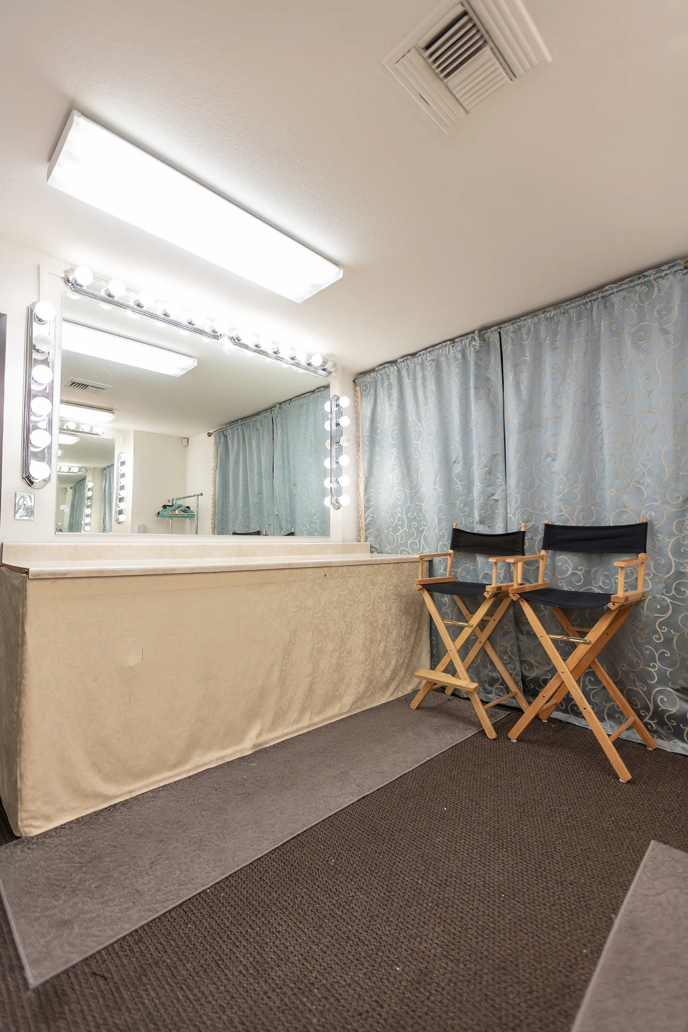 Make up room
