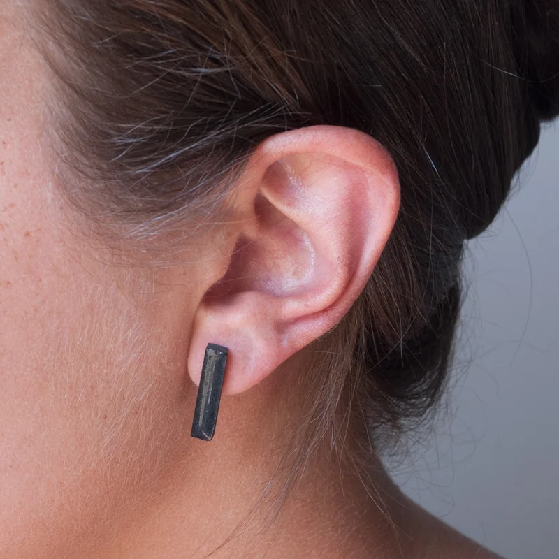 shape_studs_bar_black_C_web.jpg