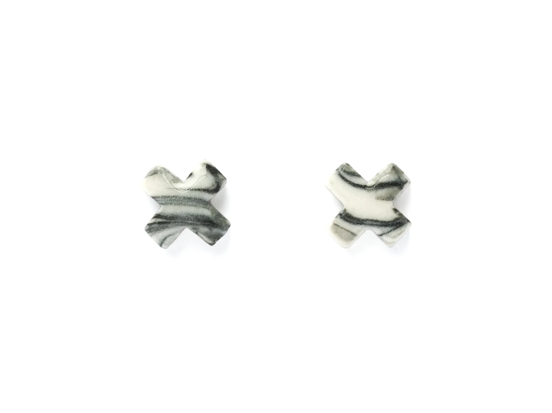 shape_studs_criss_cross_marlbe_A.jpg