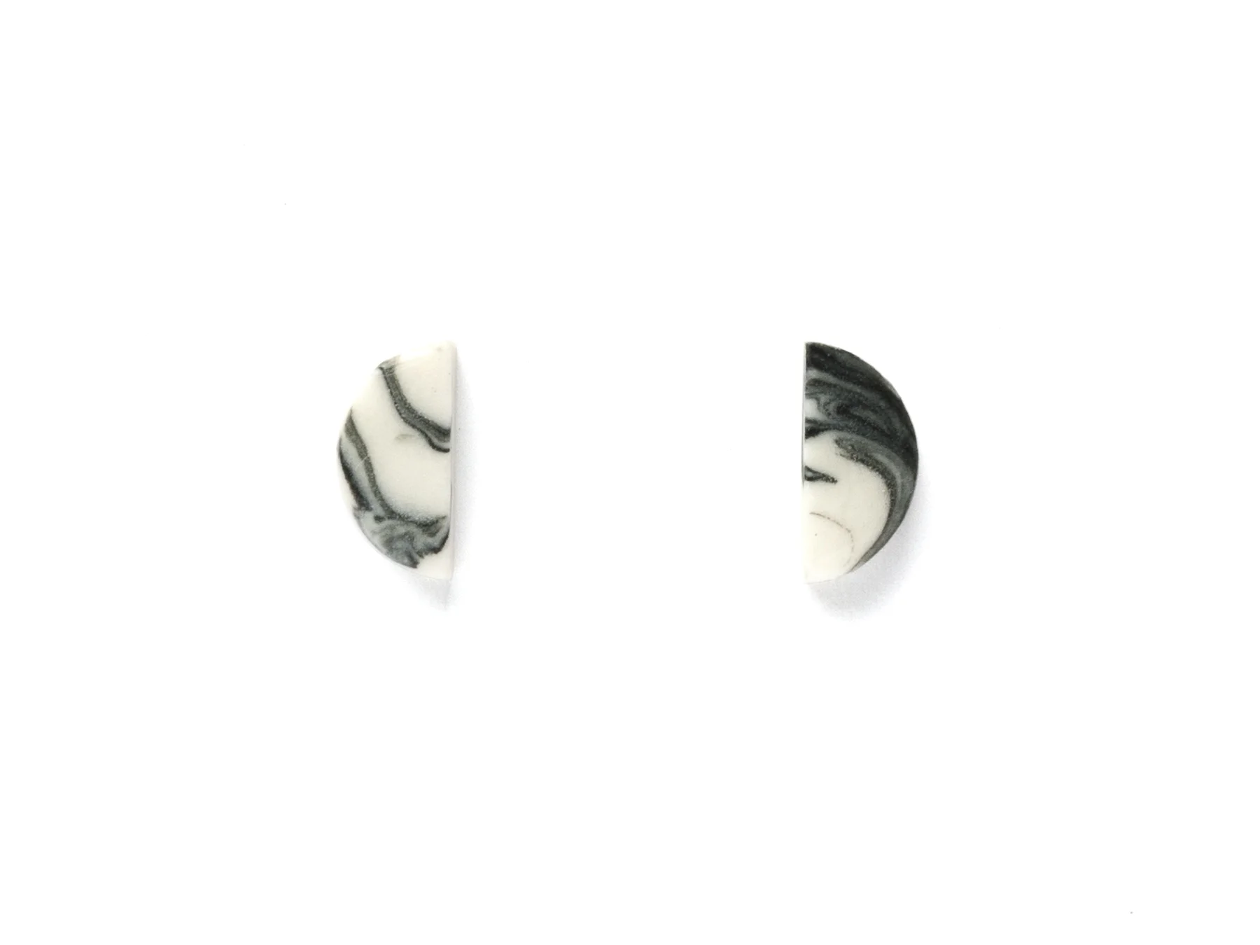 shape_studs_half_moon_marble_A.jpg
