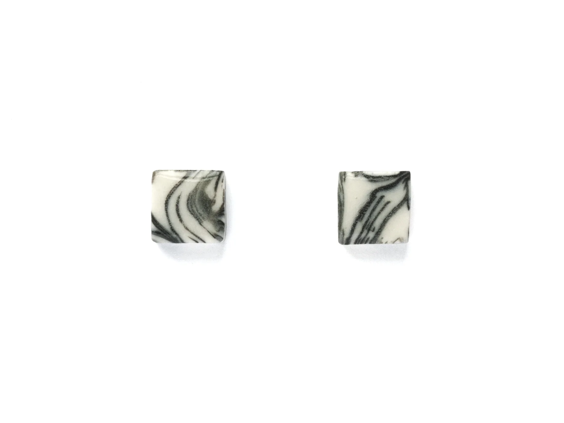 shape_studs_square_marlbe_A.jpg