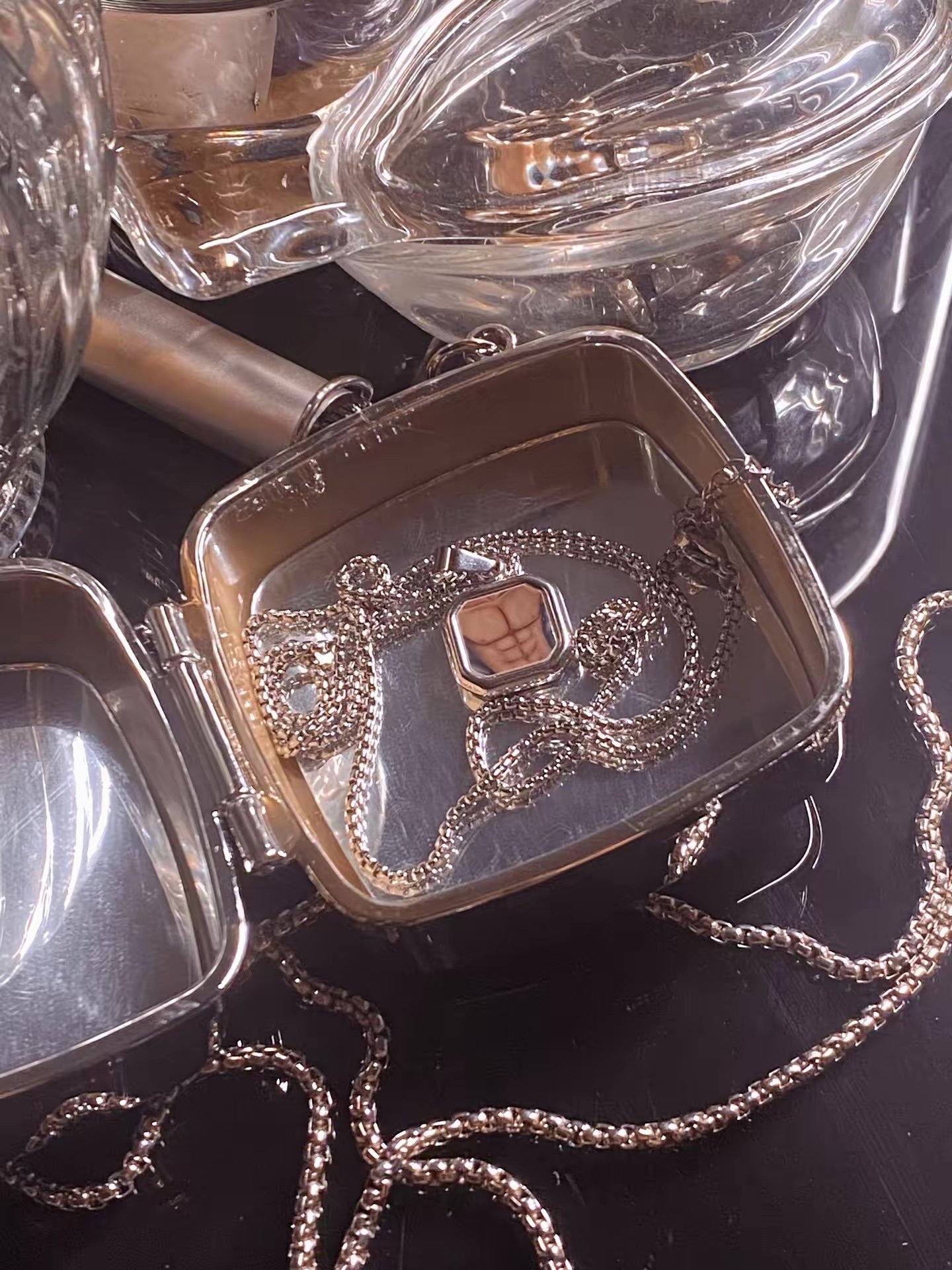 Meyyen_Abs necklace.jpg