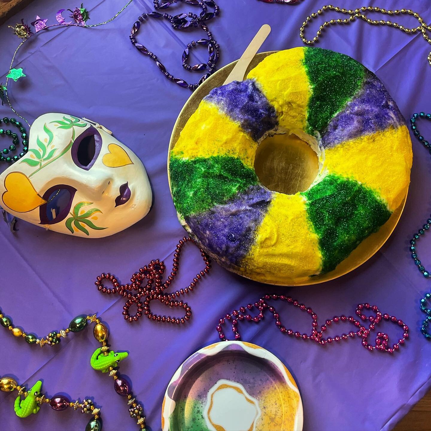 It was a Mardi Parti in the office today 🥳🍰 Happy Fat Tuesday! ⚜️