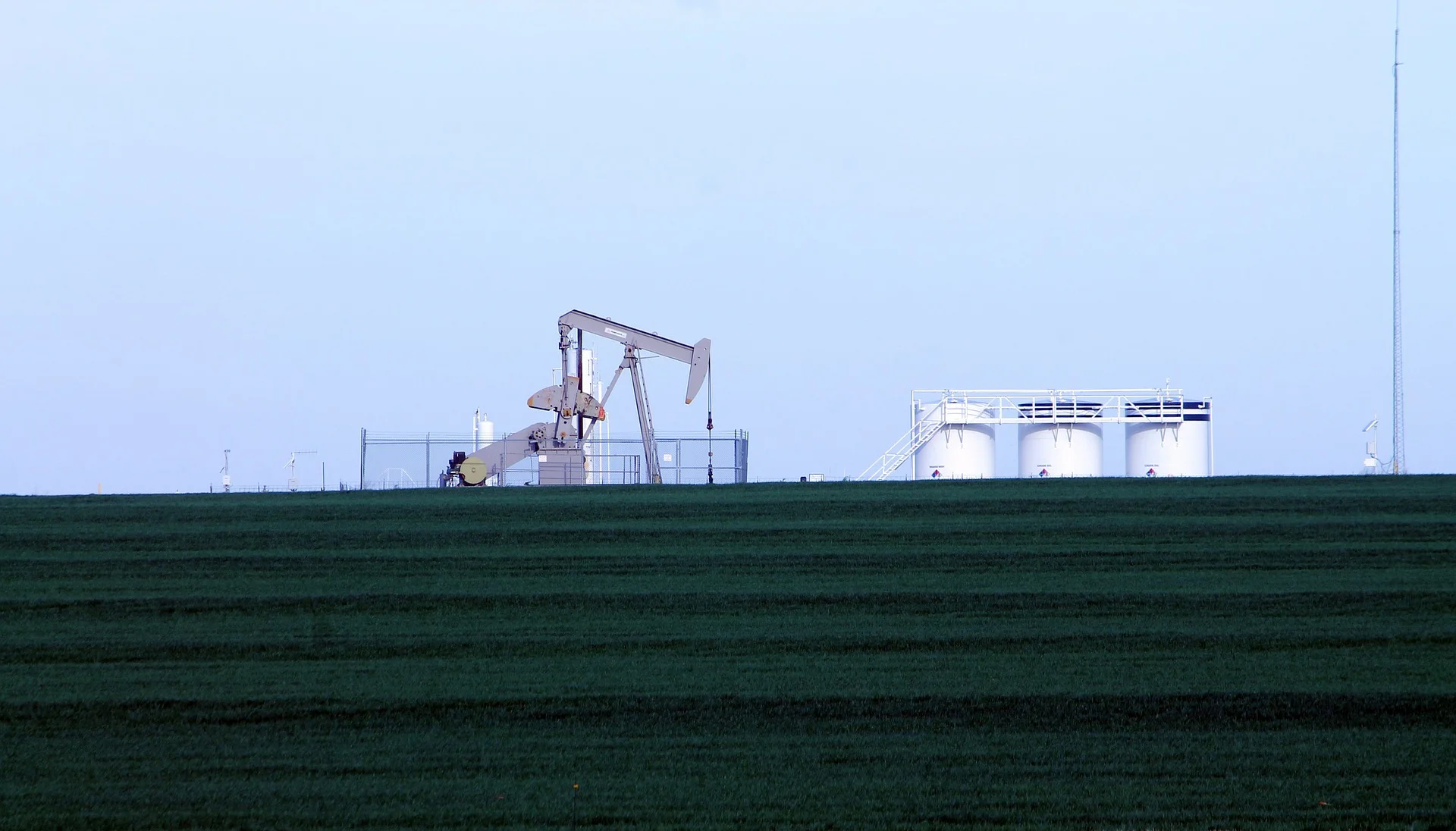 oil-rig-101275_1920.jpg