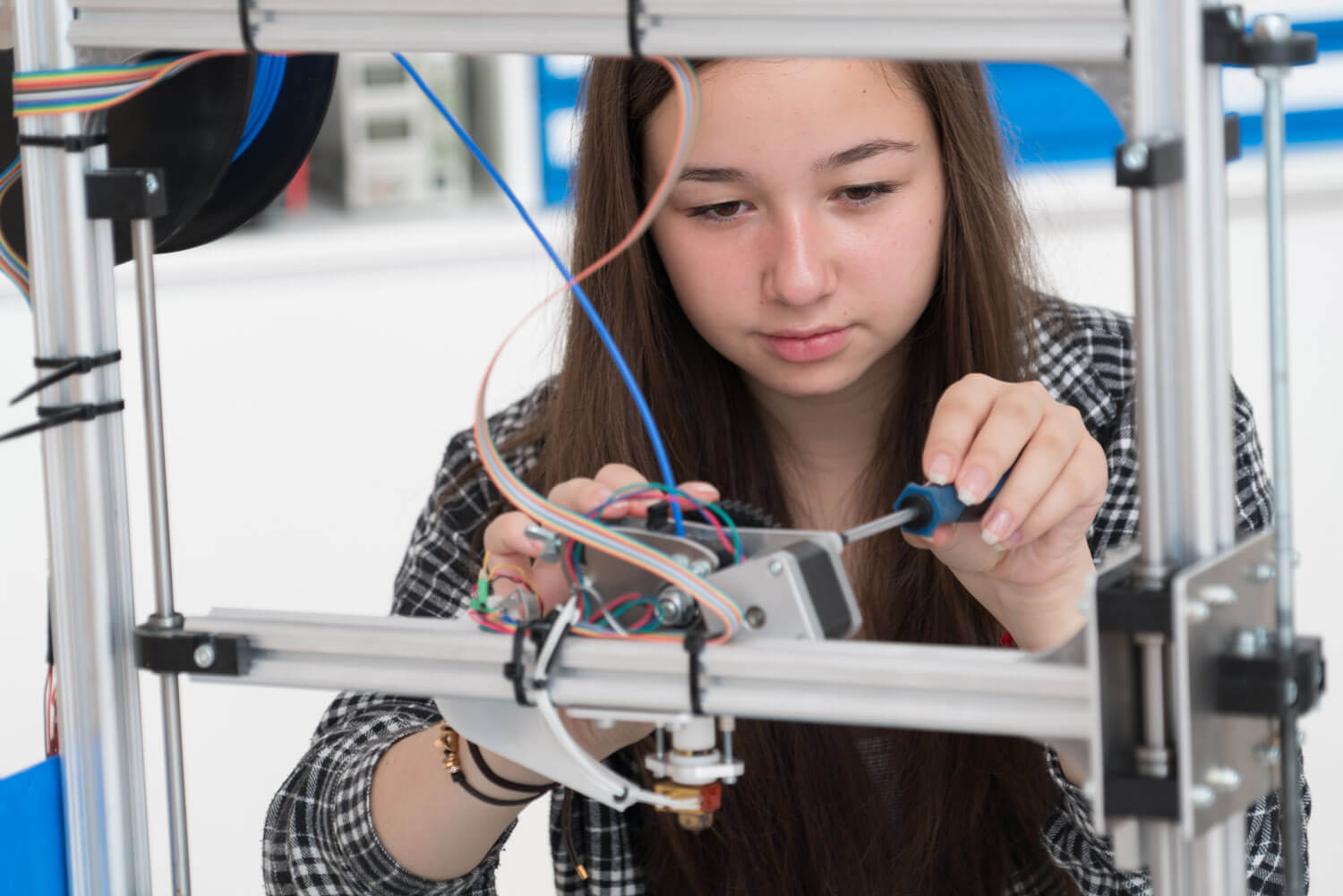Girl-Robotics-Lab.jpg