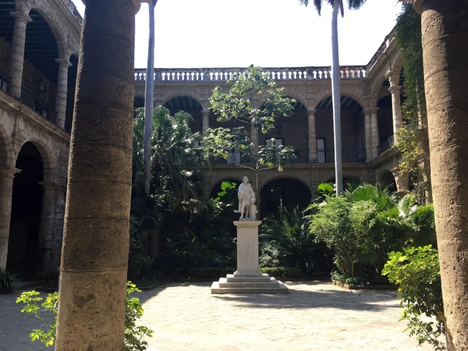 Figure SEQ Figure \* ARABIC 2 . Palacio de los Capitanes Generales. (Photo by Author, 2017)