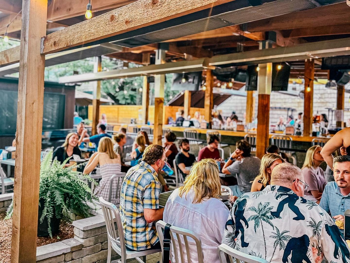 The weekend has arrived, and Preservation is the place to be!
Whether you’re here for the cocktails, the live music, or just soaking up the good vibes on our all-weather patio—we’ve got your weekend covered.
THURSDAY – Scott
