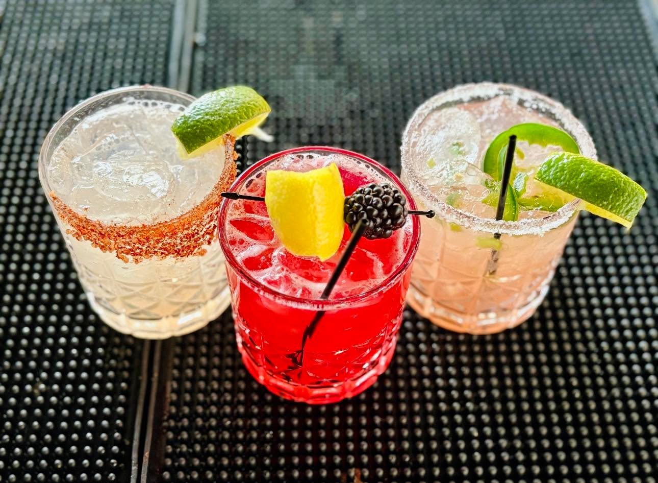 Friday nights call for bold moves and stronger pours.
Start the weekend with one of our signature cocktails:
✨Smoke in Mirrors – Arette Blanco tequila / Vida del Maguey mezcal / St. Germain / grapefruit / lime
✨Black Eye Rye – Sagamore r