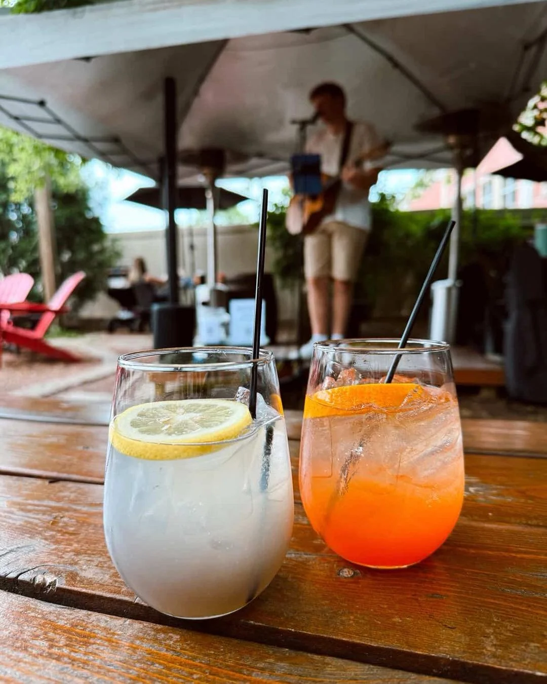 ☀️ SUNDAY FUNDAY just got even sweeter… 🍹🎶 It’s Labor Day weekend, which means some of you don’t have to set an alarm tomorrow 🙌
Kick back on the patio, sip something cold, and soak up the live music vibes today at Preservation
