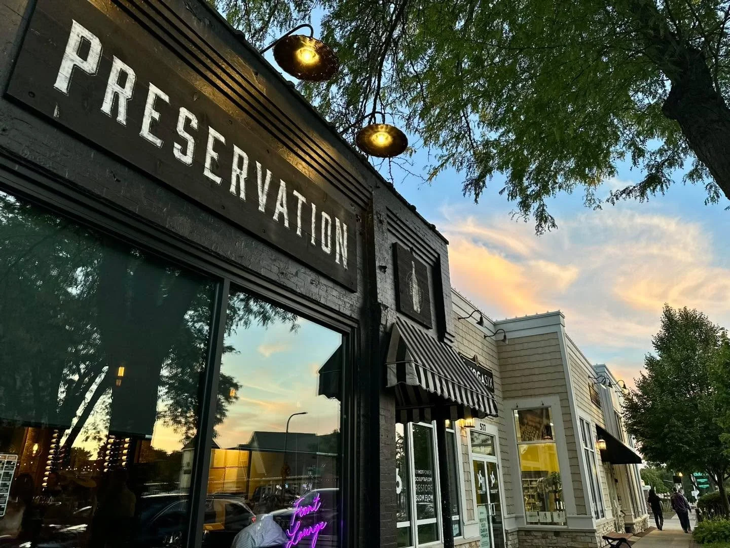 Third Street sunsets hit different 🌅 come enjoy them on one of the best patios on Third Street.
Live music lineup
Friday - Anthony Padilla & Patrick Moynihan
Saturday - Desperate Bastards
Sunday - Drew Clausen