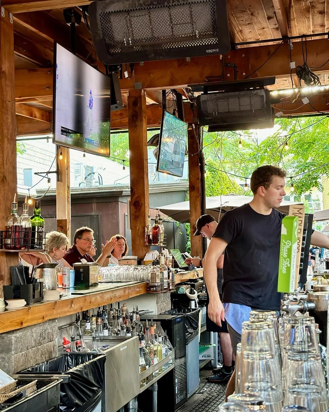 Sunday Funday, Preservation-style. Live tunes, good drinks, and the best way to wrap up the weekend.

Chad Watson hits the mic at 1 PM