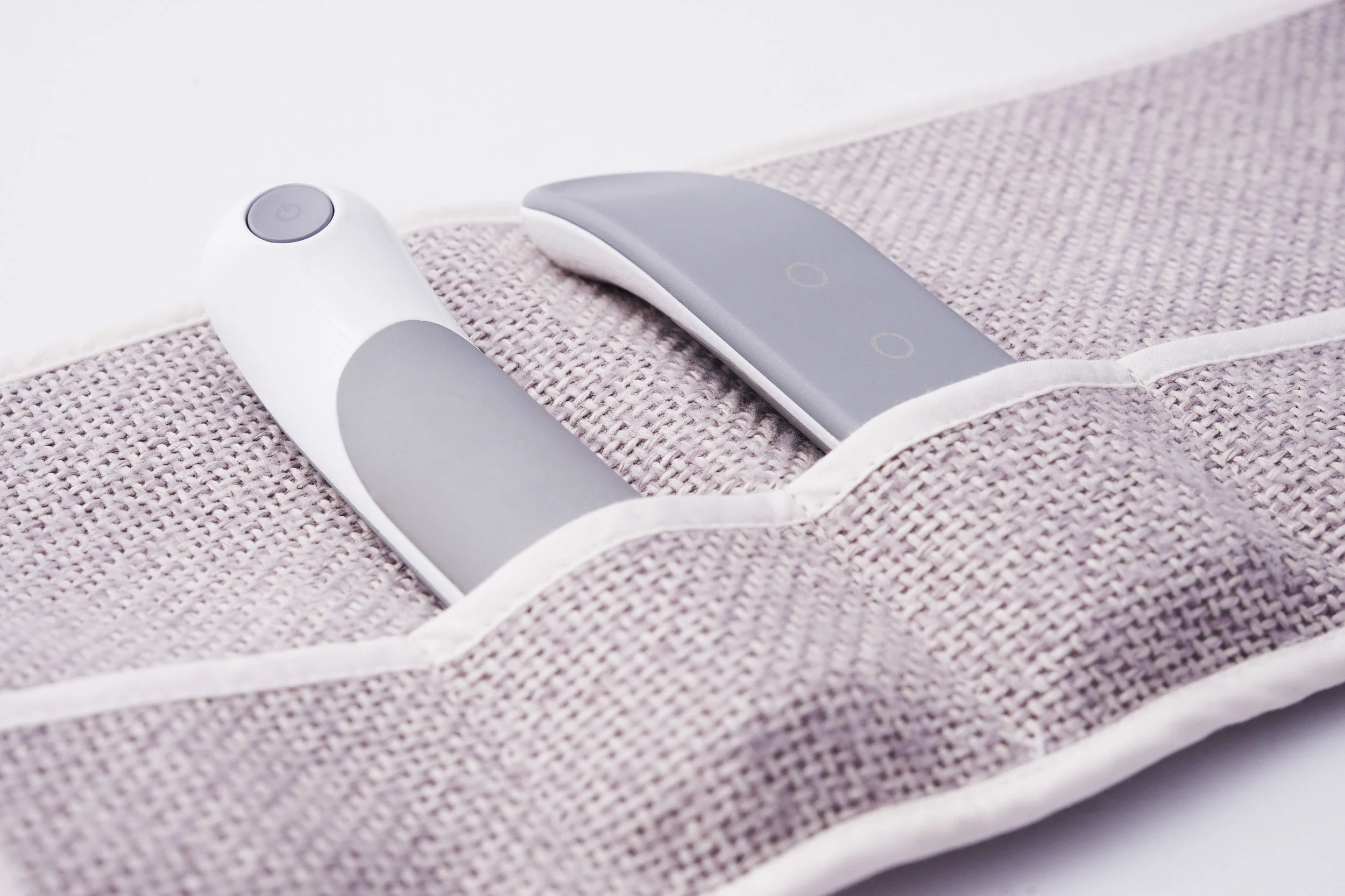 Airbeats is a Mongolian startup that aim to take a music lovers instinct to ‘airplay’ to their favourite tunes and turn this into a smart music experience. Morrama designed the devices, branding and packaging.