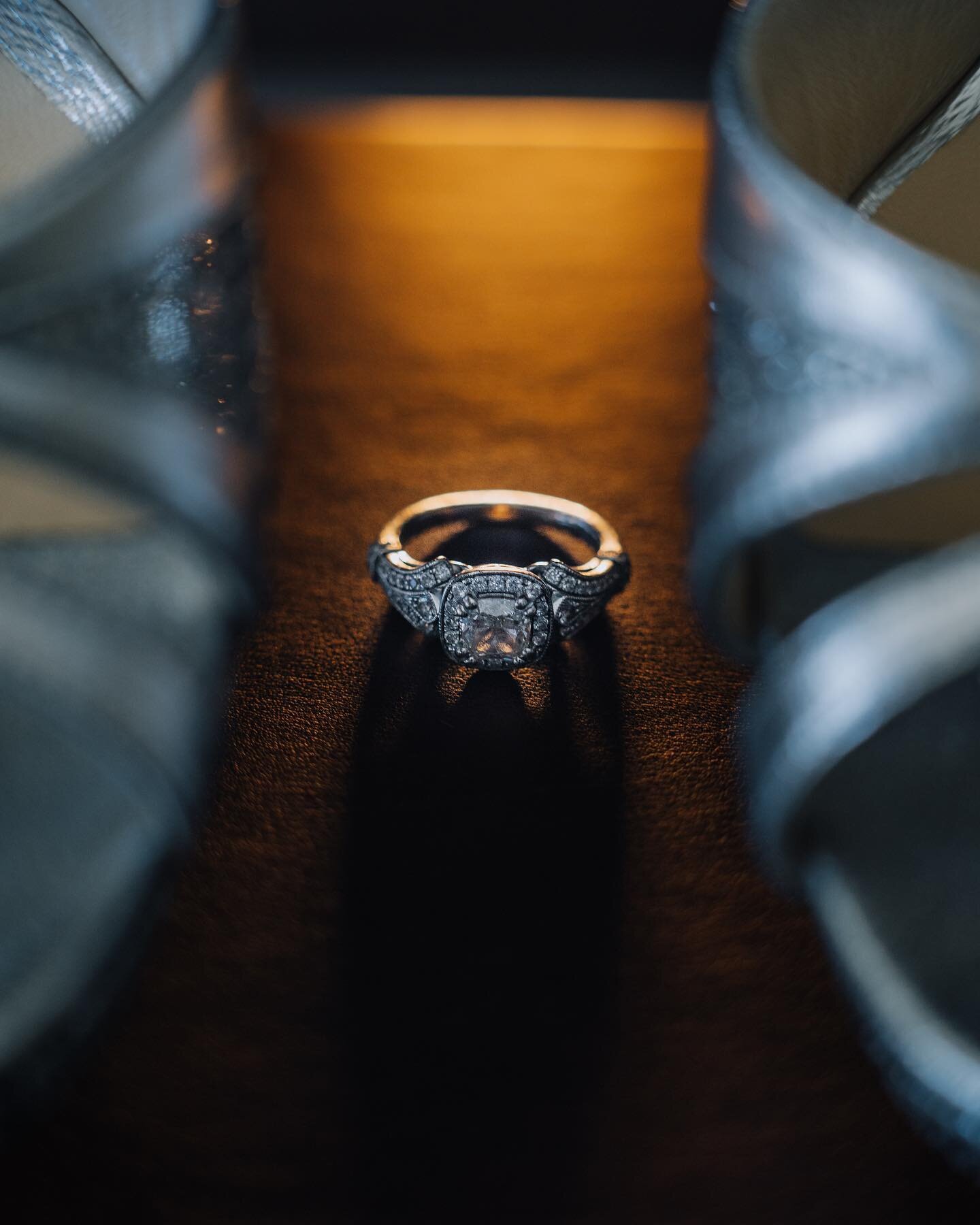 To have.. and to hold.. when you realize you want to spend the rest of your life with somebody, you want the rest of your life to start as soon as possible. 😍😍😩 ⁣
⁣
⁣
Bride: @unbotteredhottie ⁣
Groom: @iamdavid_unstoppable⁣
⁣
Bridesmaid: @misssass
