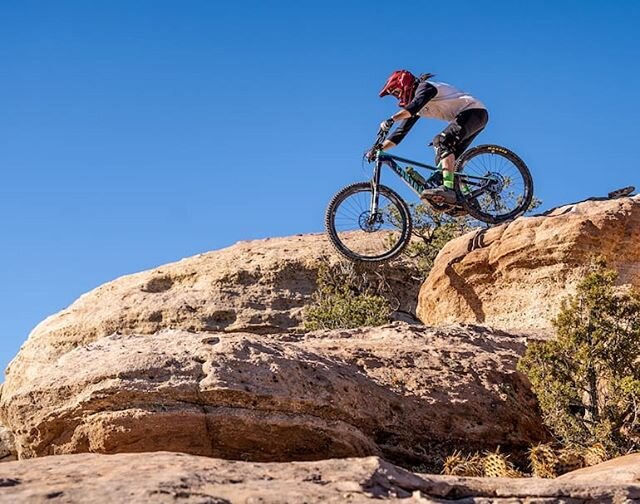 How many of you have ridden Gooseberry? .
.
I had always kinda skipped by it... So happy I finally went, because this place really blew my mind, and this Friday, we're checking out some of the most unique and treacherous rock features it has to offer