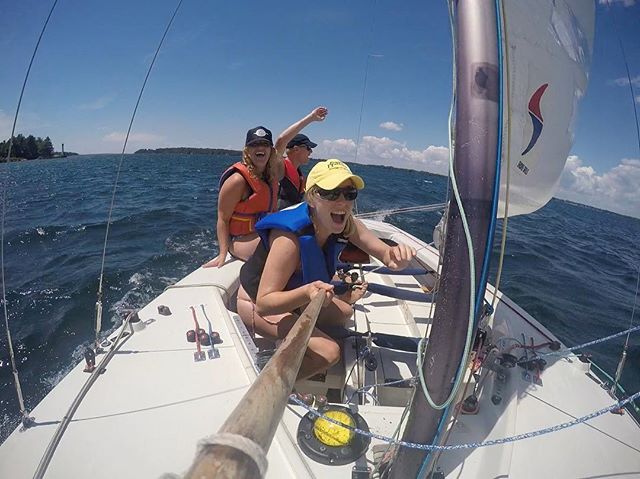 Learn to sail on the St Lawrence this summer. 👍
Don&rsquo;t have your own sailboat? Sign the kids up for lessons at @tiboatmuseum 🤘Maybe even stick them on a boatbuilding course. 😂