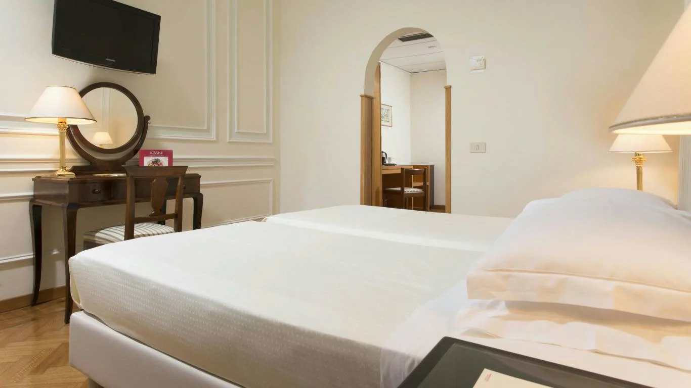 Hotel-Quirinale-Roma-camera-small-12-8.jpg