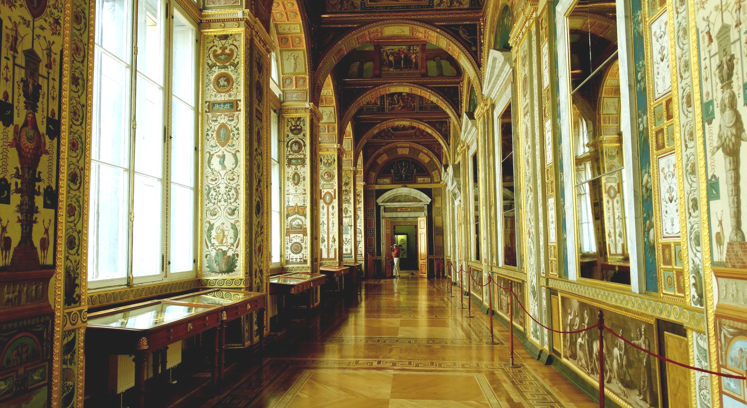 Russia_-_St._Petersburg,_Hermitage_Museum_-_panoramio_(14).jpg