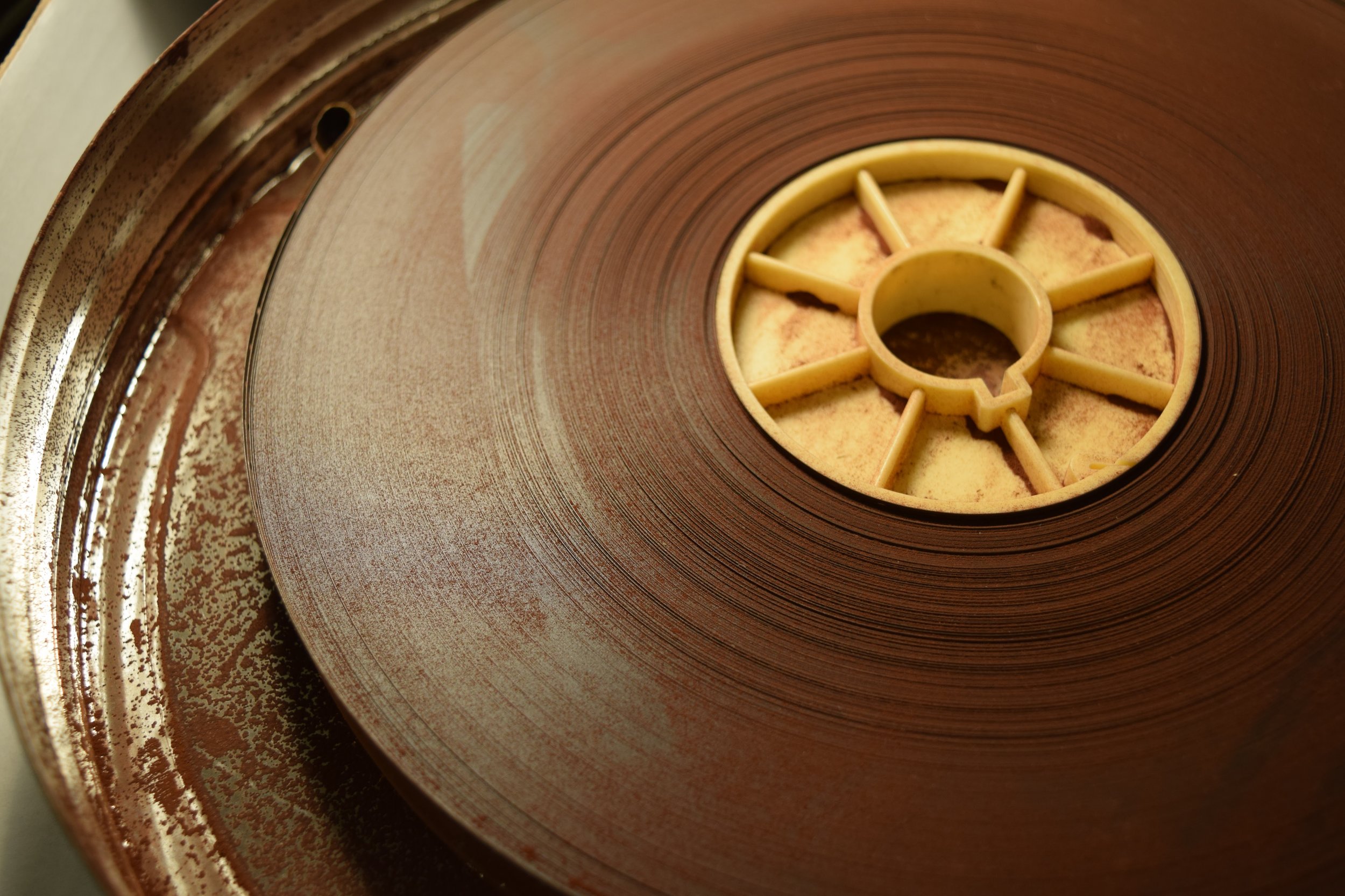 Metal can rust dust from magnetic film exhibiting vinegar syndrome