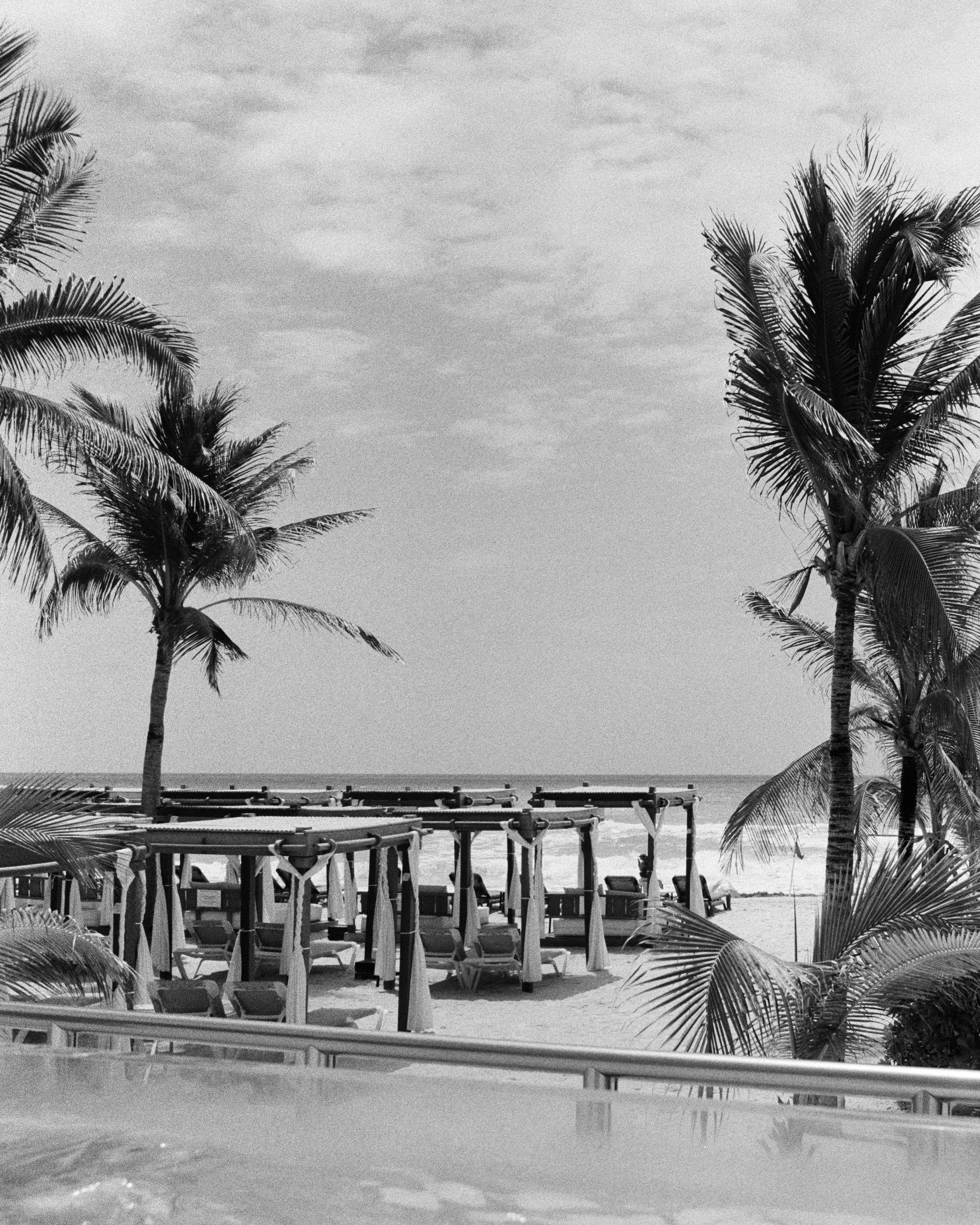 NIKON FM2N_CANCUN 35mm_TRIX-8.jpg