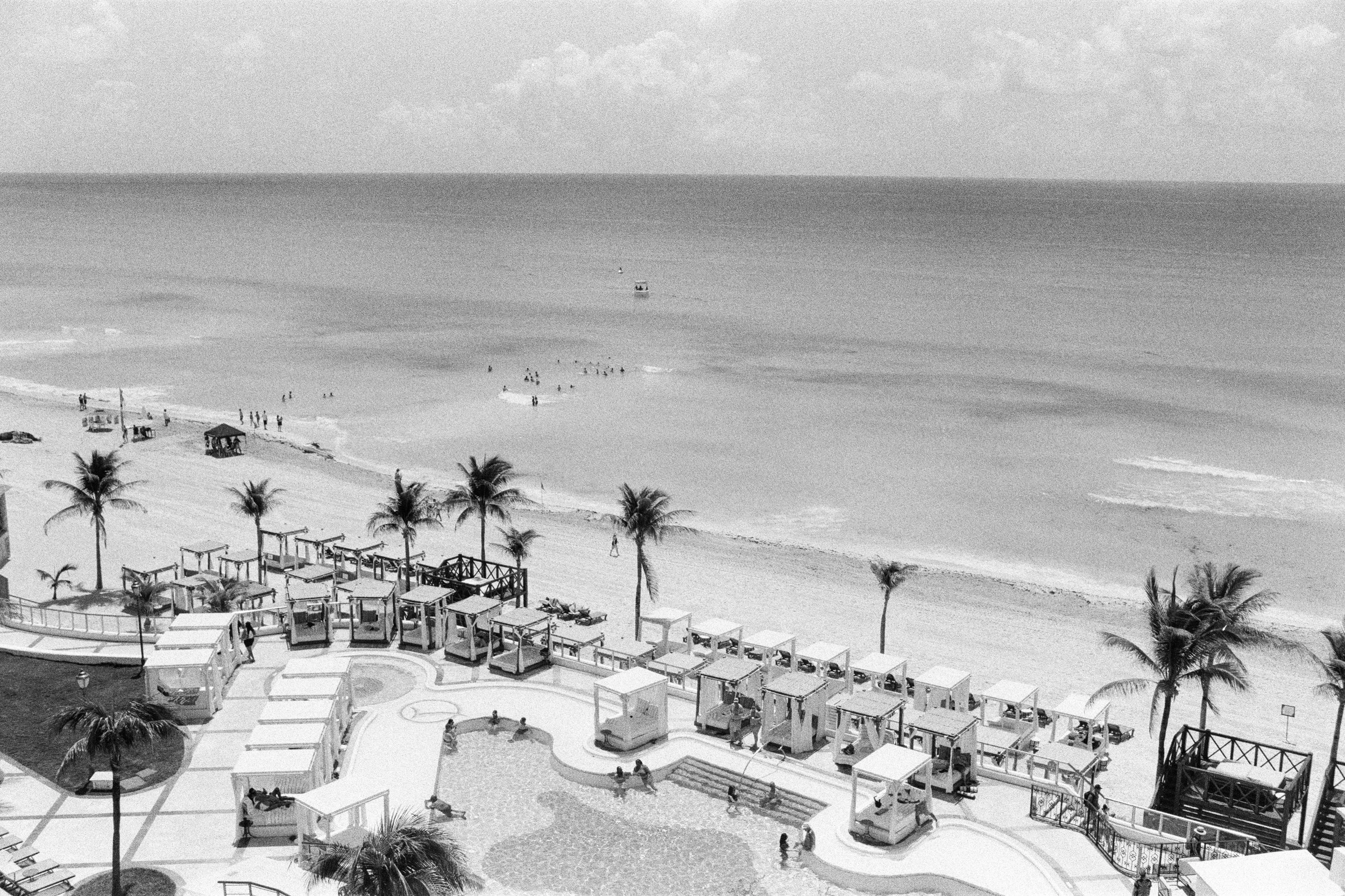VAMOS A LA PLAYA_MJBR.jpg